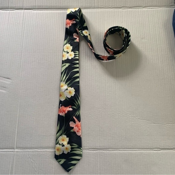 Floral Hawaiian Print Men's Tie - Picture 1 of 4